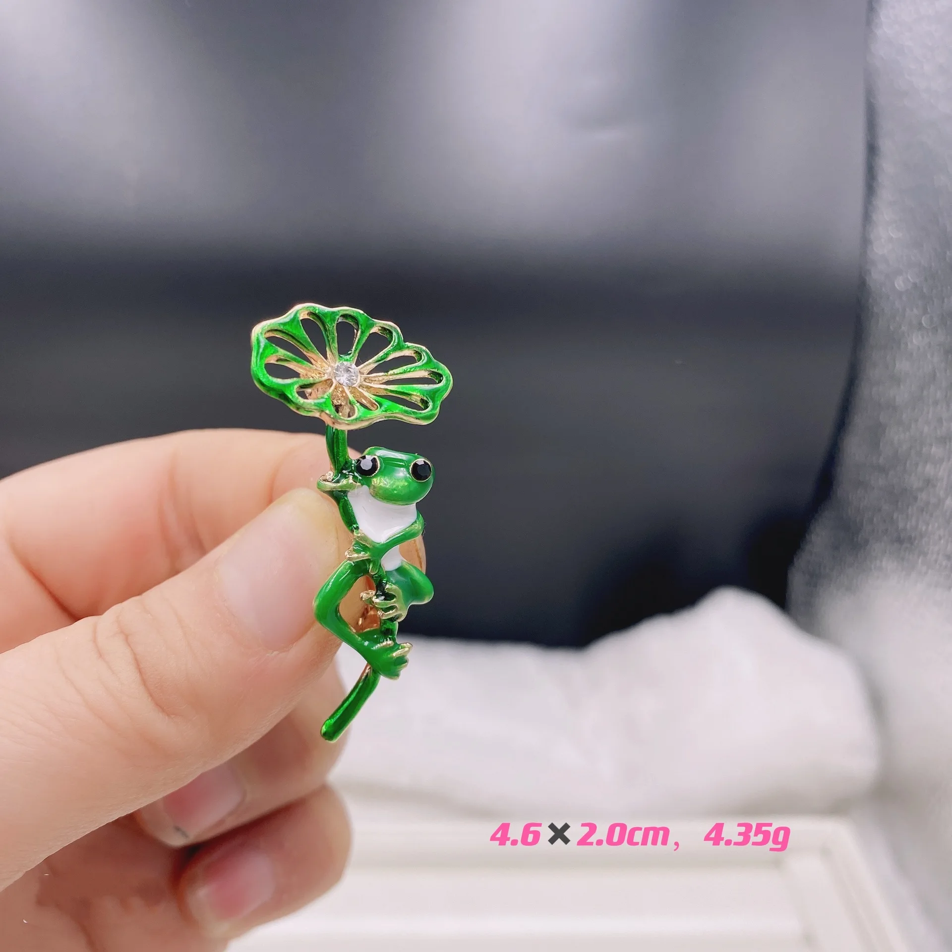 Classic Enamel Frog Umbrella Brooch For Women Men Fashion Vintage Creative Badges Accessories Unisex Clothing Bag Buckle Pins