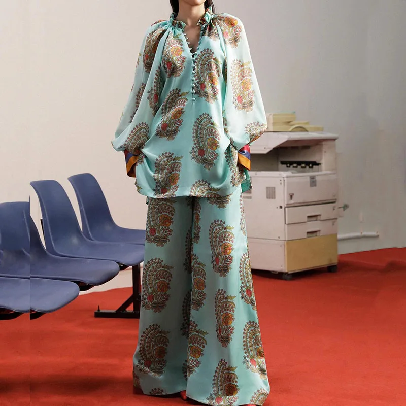 

Женский атласный костюм из двух предметов, блузка на пуговицах с V-образным вырезом и широкие брюки с принтом в стиле ретро, костюм с длинным рукавом-фонариком на осень