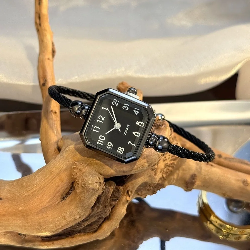 Open-Ended Bracelet Bracelet Watch Compact Size Analog Display Quartz Watch Miniature Design Digital Square Dial Dress Watch