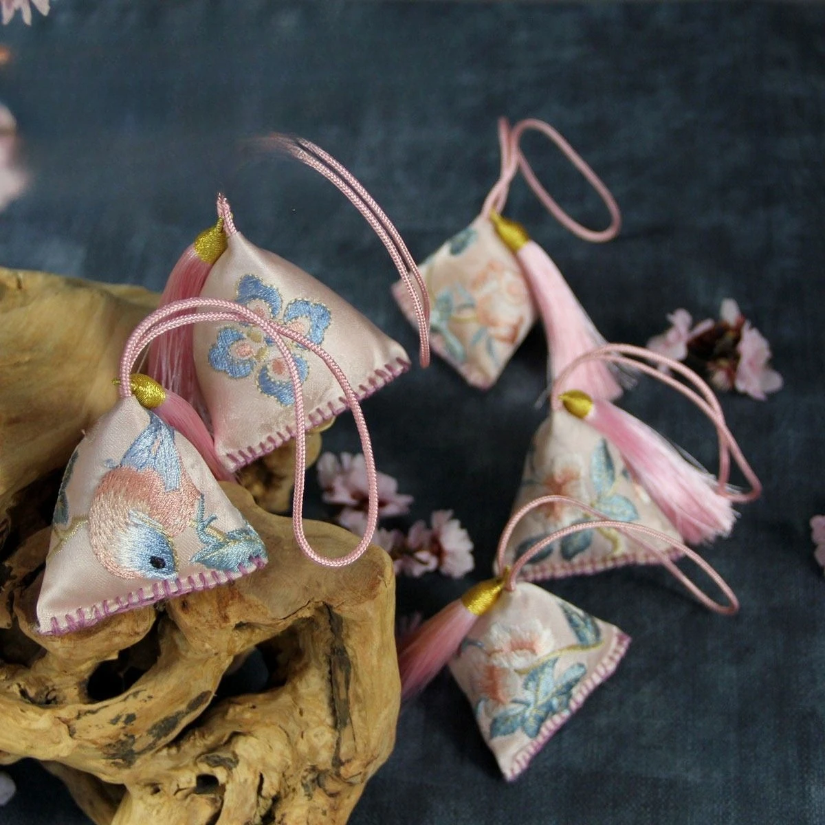 Embroidered flower and bird rice dumpling sachet handmade mugwort sachet portable pendant holiday gift