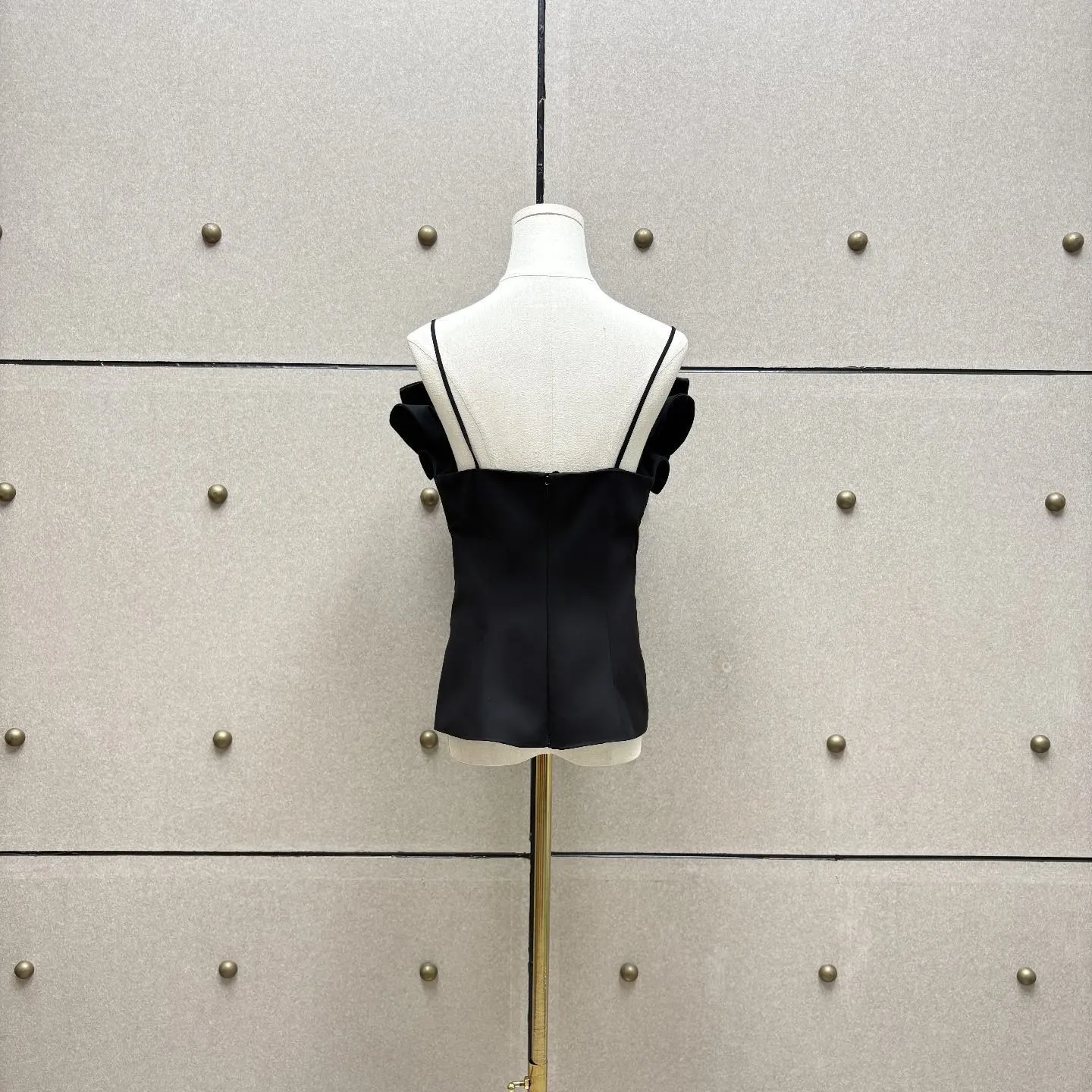2026 Women's Black 3D Structured Cami Top Unique Sculptural Bow Neckline Sleeveless Blouse Elegant Party Clubwear Shirt