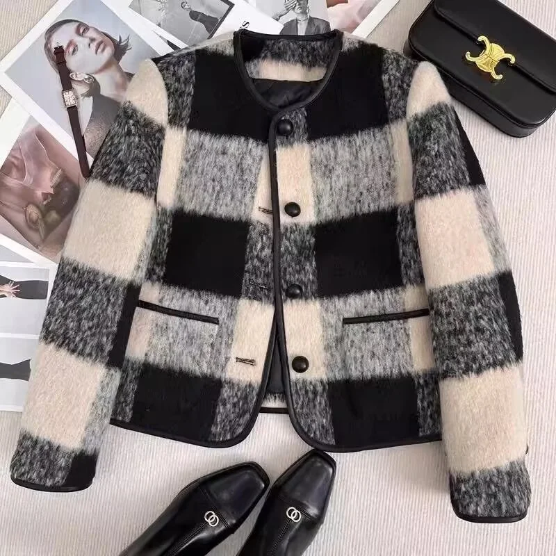 

New Outerwear Woman Clothes Plush Padded Senior Black and White Fashion Contrast Plaid Short Coat Women Autumn and Winter Coat