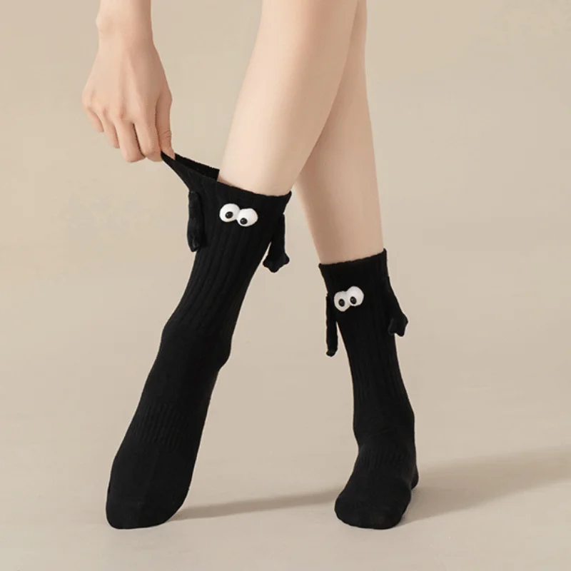 1 Pair Women Men Fashion Funny Creative Magnetic Attraction Hands Black White Cartoon Eyes Couples Sox Socks Unisex