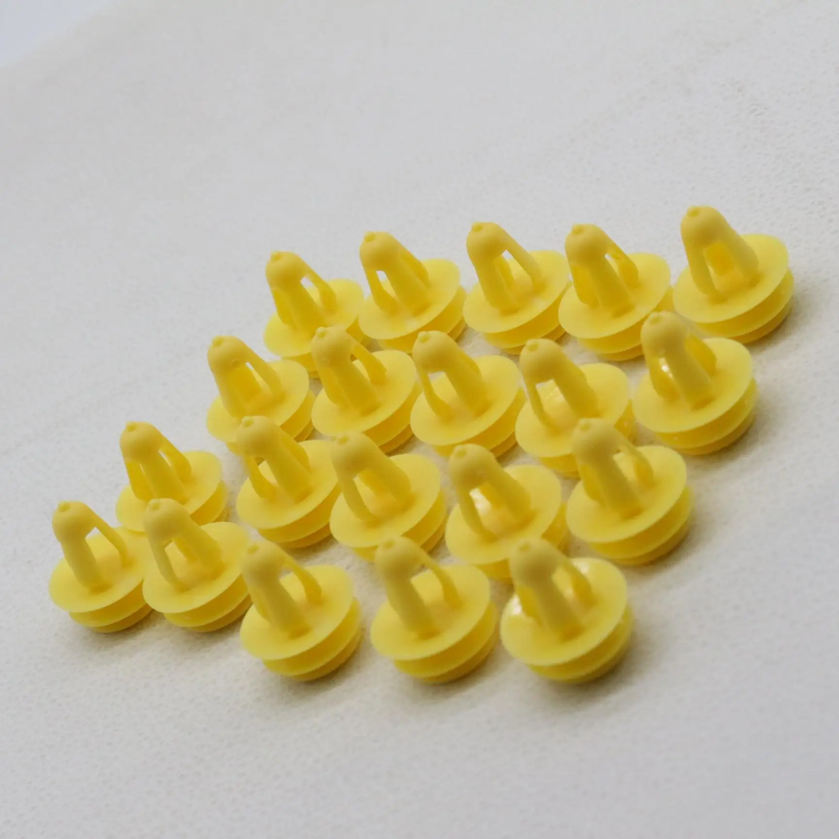 20 pcs Yellow Nylon Door Trim Retainer Push Pin Clips for Fit Toyota Lexus 4133J100031 Panel Fasteners