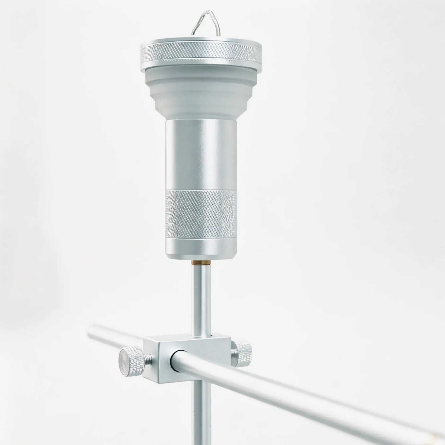 Outdoor-Camping-Scheinwerferabdeckung aus Aluminiumlegierung und Acrylmaterial, verwandelt Campinglicht mit einem Klick in einen starken Scheinwerfer, kompatibel mit Goalzero-Leuchten. – Detail 5