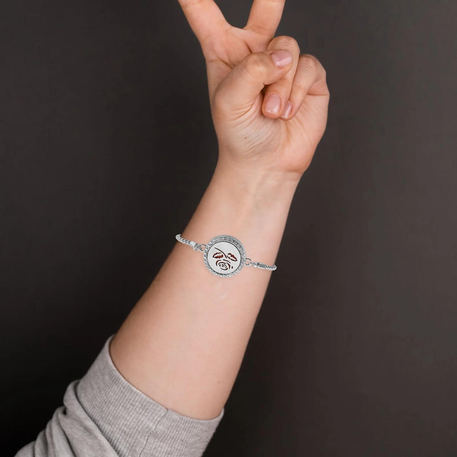 

2Pcs Perfume Diffuser Bracelets Hollow Life Tree Chains Stylish Aromatherapy Oil Jewelry Assorted Color for Any Occasion