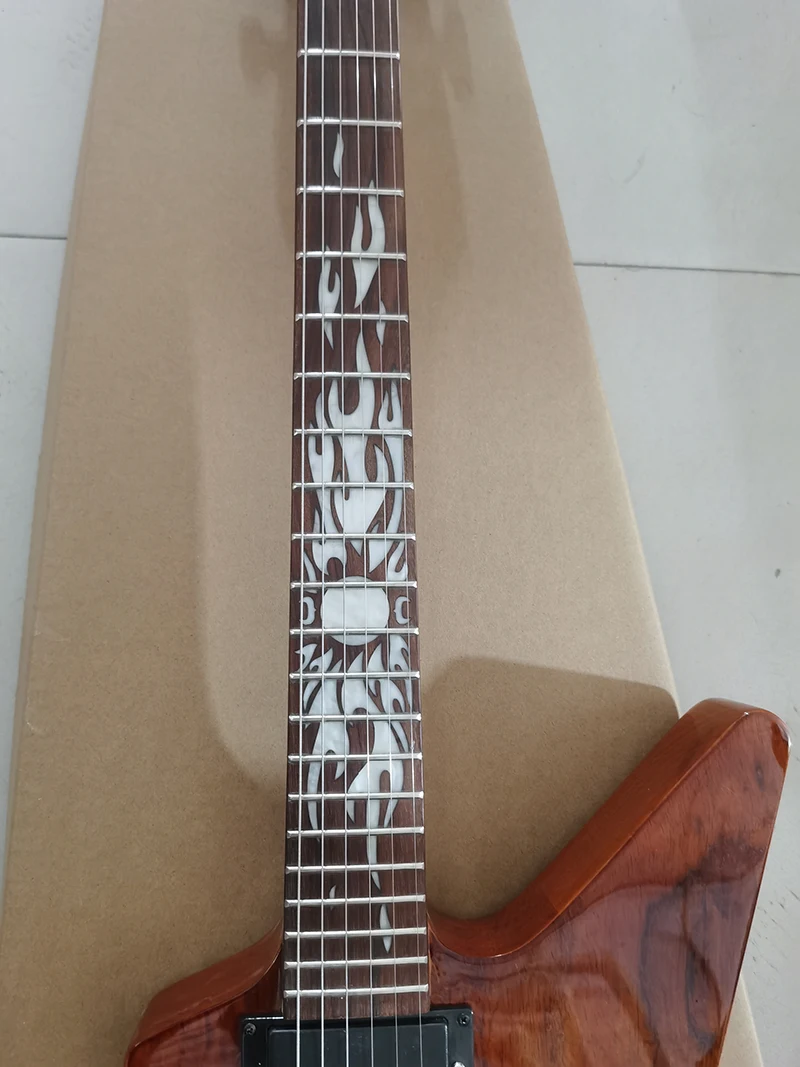 

Flyoung Special Goose shape one-piece electric guitar Sun Flame fingerboard inlaid with Flame Maple brown，Immediate delivery