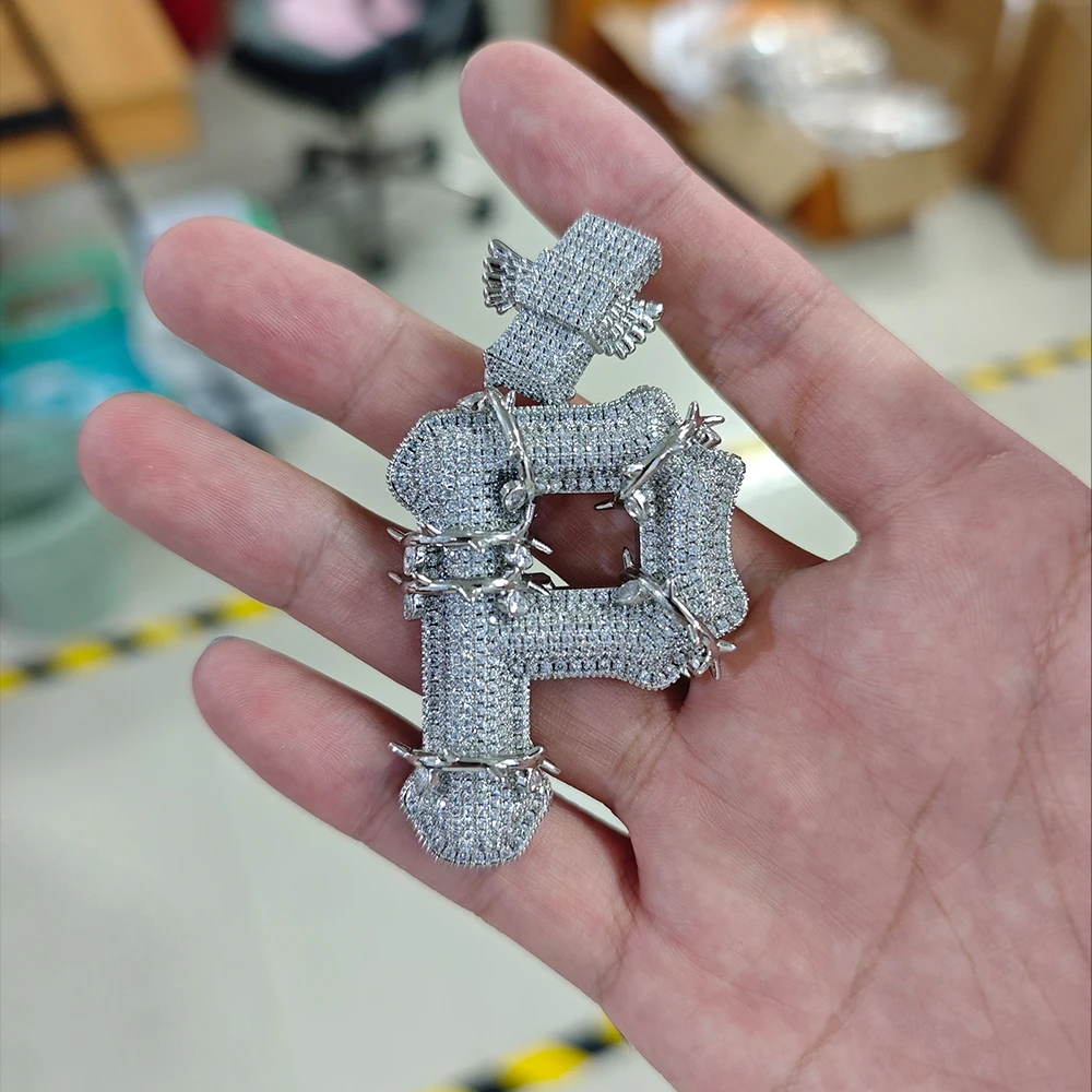uwin-イニシャルpペンダント、紙幣ウィング付きベイルネックレス、アイスアウトキュービックジルコニアソーンチャーム、ヒップホップジュエリー（ラッパー向け）
