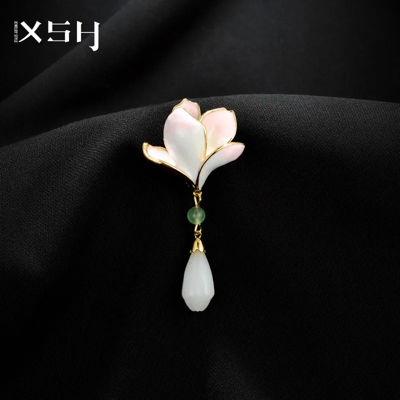 Exquisite Chinese Style Magnolia Flower Brooch For Women Traditional Hanfu Cheongsam Suit Accessory Elegant Enamel Gold Trim Pin