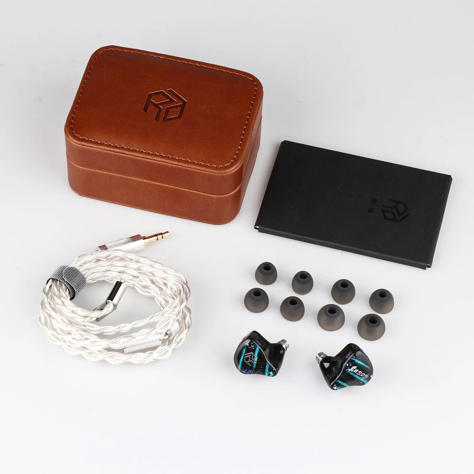 Yanyin Canon II 4BA + 1หูฟังไฮบริดไดนามิกบรเวอร์ไดนามิกชีวภาพพร้อมออกแบบตามหลักสรีรศาสตร์สายเคเบิลคุณภาพสูง