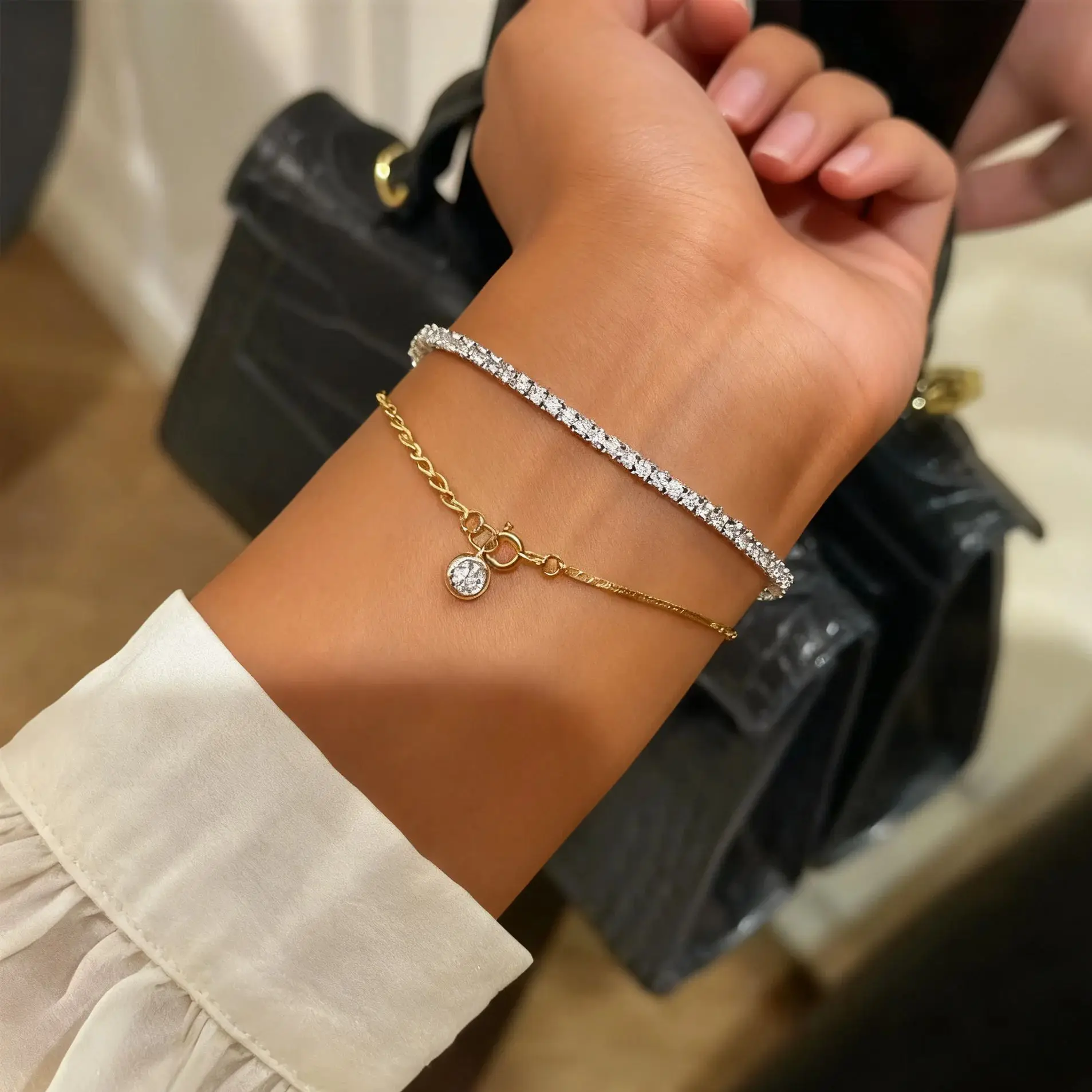 

Trendy Sparkling Round Rhinestone Snake Bone Bracelet for Women Fashion Silver Color Metal Bracelet Girls Party Jewelry Gift