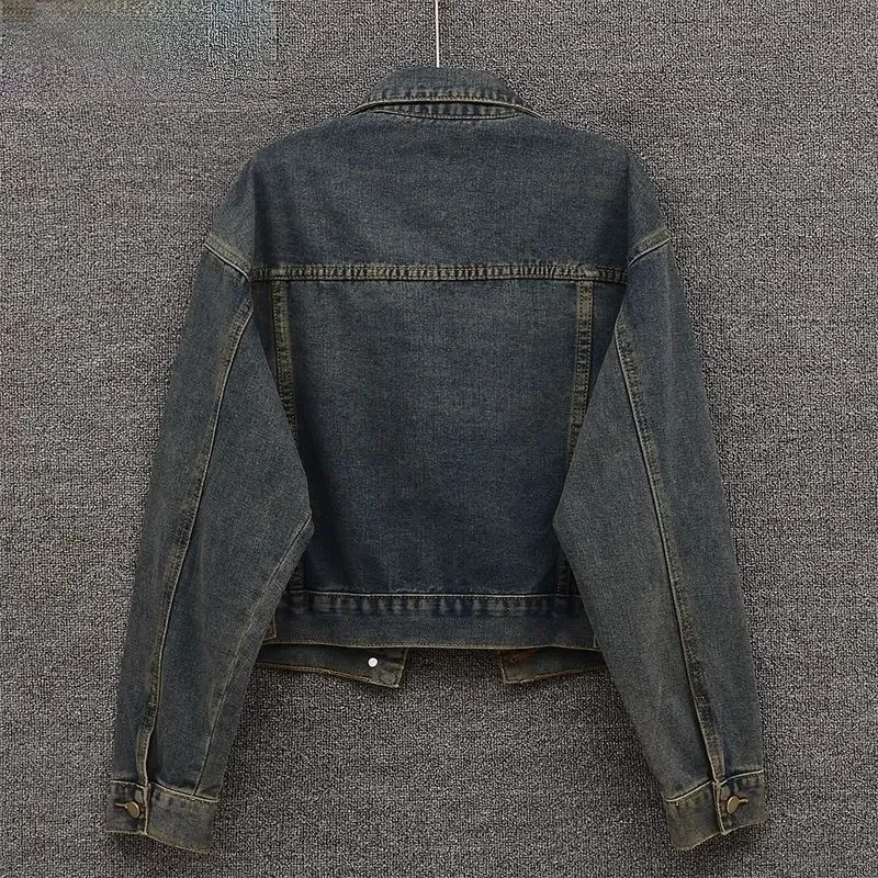 سترة ريترو من قماش الدنيم باللون الأزرق الداكن للنساء في خريف 2025، سترة جديدة فضفاضة ومتعددة الاستخدامات على طراز هونج كونج، سترة نسائية عصرية