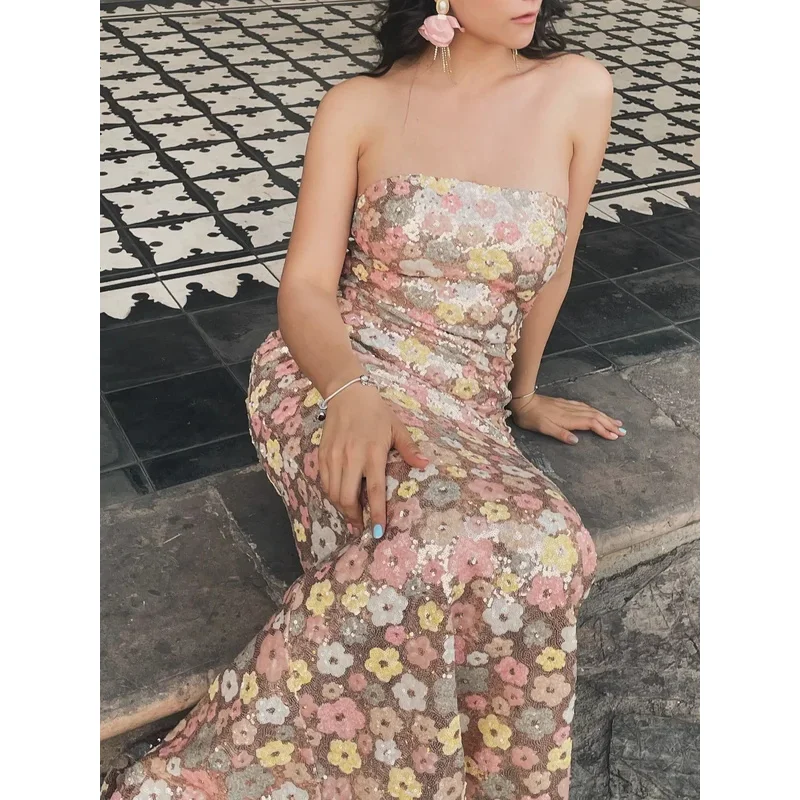 シックなバックレスホルターネックシークインドレス サマー2025 セクシーな花柄ロング刺繍 レディース スリムフィット ホリデーパーティガウン