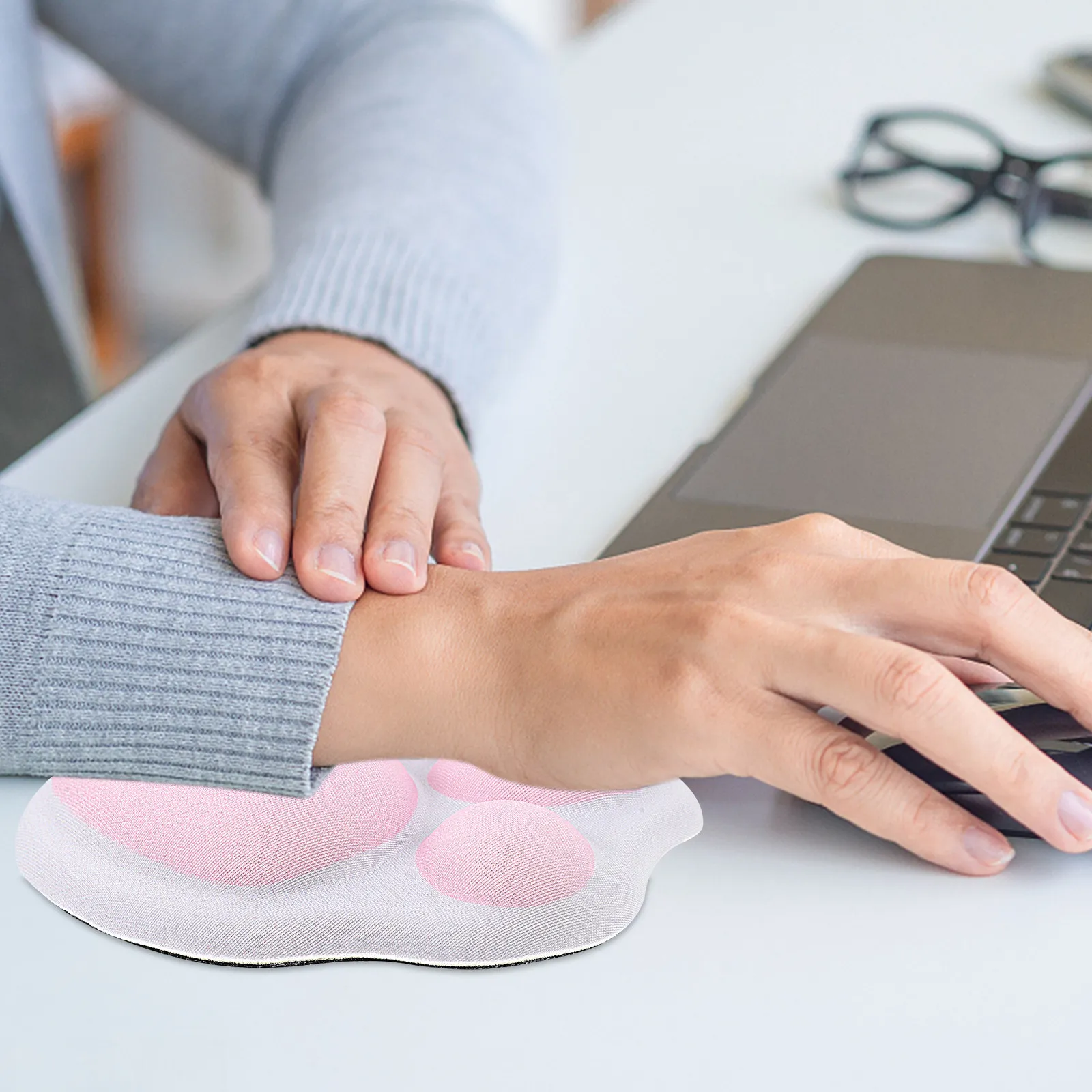 

Cat Paw Shaped Mouse Wrist Rest Pad Soft Silicone Comfortable Non Slip Wrist Support for Office Home Laptop Computer Use
