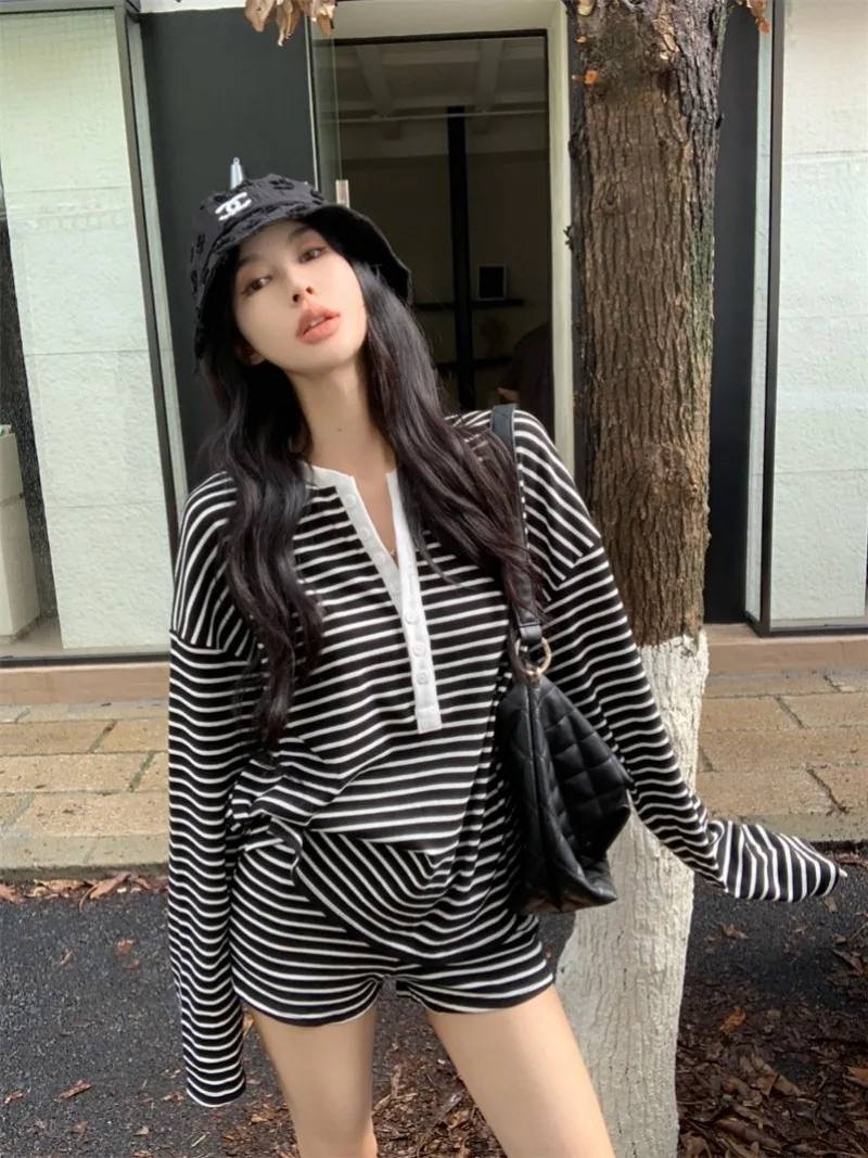 

Sweet Hot Girl Casual Suit Women's Autumn Contrasting Striped T-shirt Elastic Waist Straight Shorts Two-piece Set Female Clothes