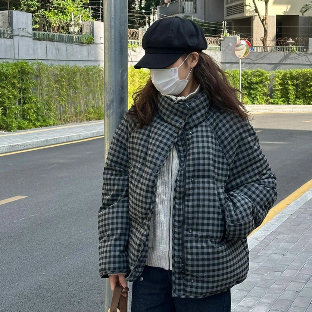 Fashion American Retro Plaid Puffer Jacket Women Loose Stand Collar Short Down Jacket 90White Duck Down Warm New in Outerwears