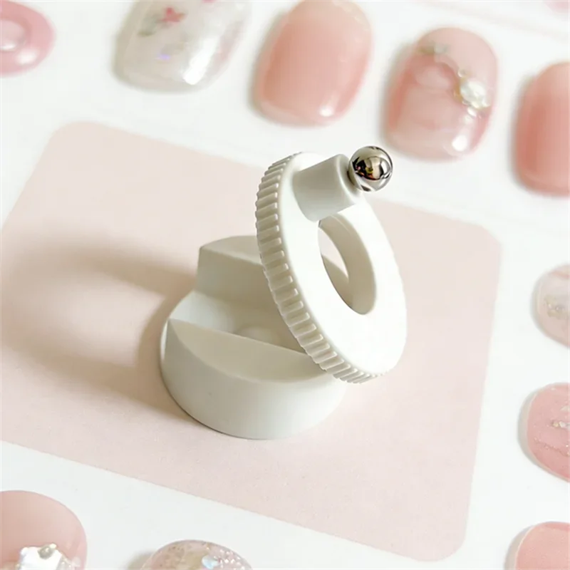 

Вращающийся магнит для маникюра с эффектом кошачьего глаза автоматически притягивает стеклянные бусины. Новинка: магнитный артефакт с эффектом кошачьего глаза, обладающий сильной магнитной силой.