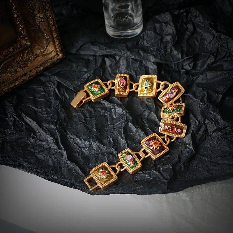 

Браслет из древнего золота с каплями и глазурью из камня сокровищ