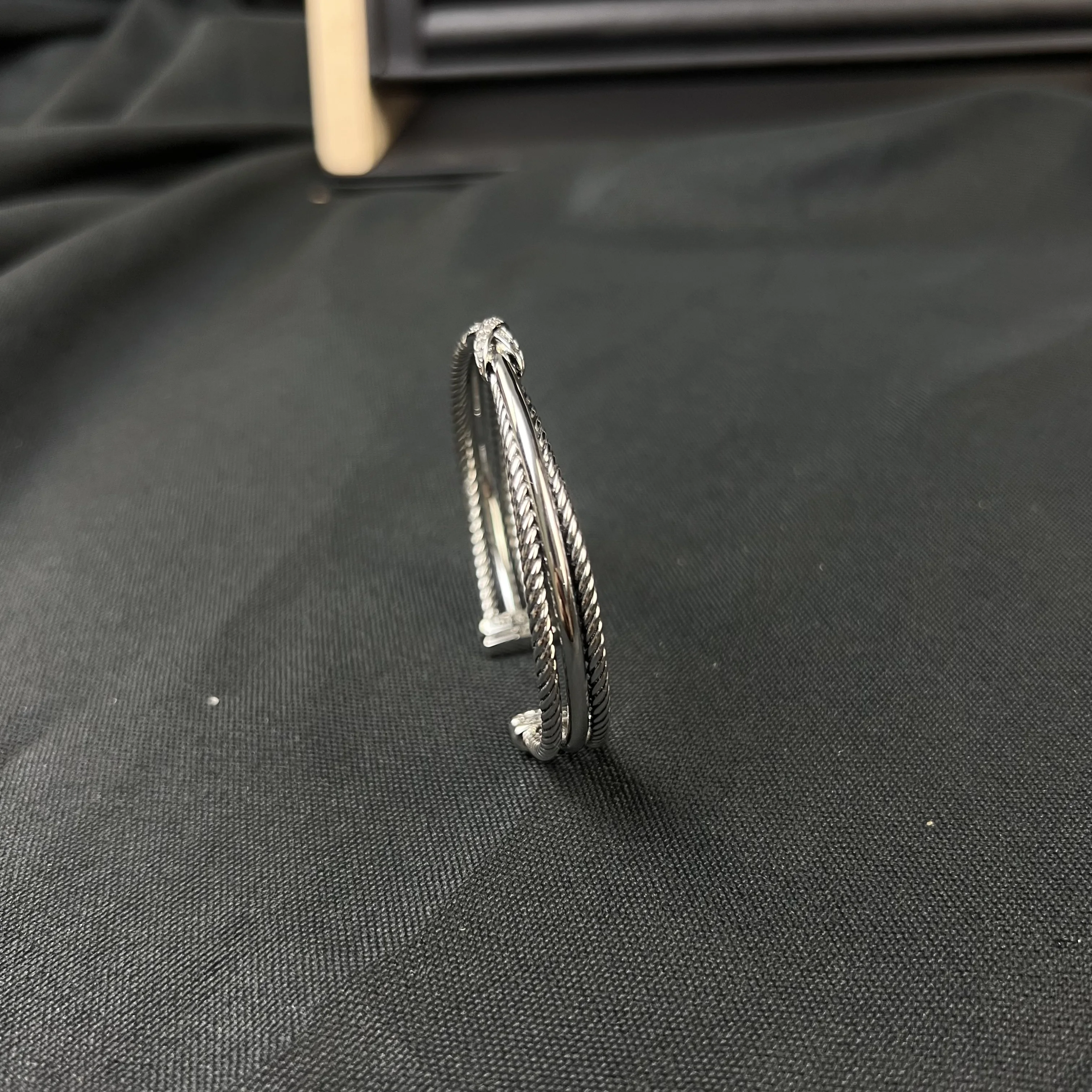 S925 فضة 2025 جديد 7 مللي متر ثلاثة وصلات الصليب الماس X سوار محايد موضة الاتجاه الرجعية شخصية مجوهرات فاخرة