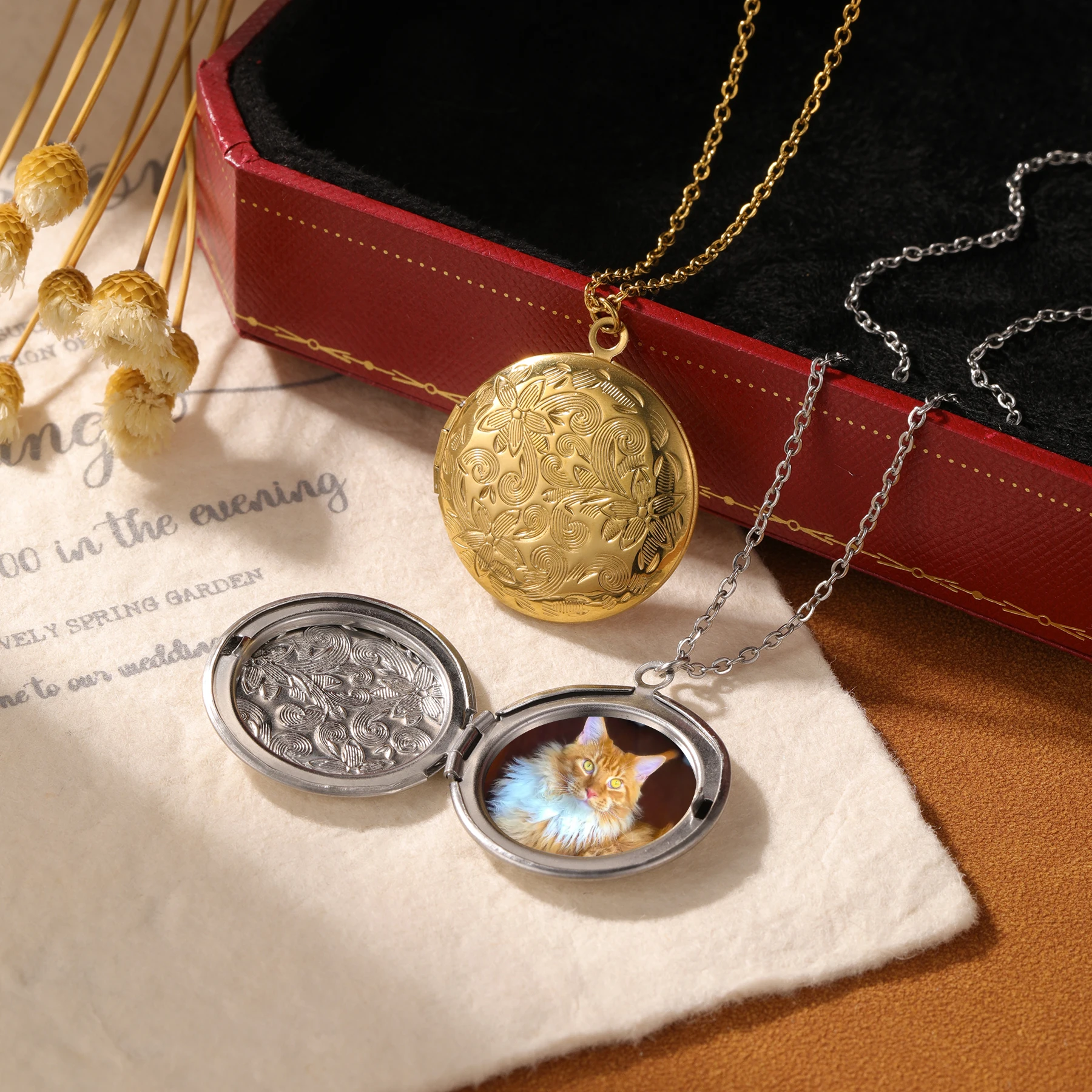 

Personalization Pet Photo Round Locket Necklace Custom Text Round Pendant Vintage Memorial Picture Inside Jewelry for Women Gift