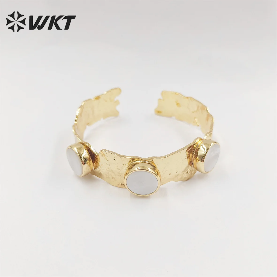 

Оптовая продажа: Модный золотой браслет WT-MPB074 с двойной оправой и вставками из ракушек, для женщин, из настоящего золота 18 карат, устойчивый к потускнению