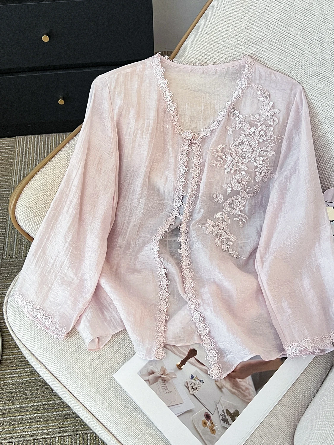 

Новый китайский кружевной открытый кардиган с вышивкой бисером, тонкий дышащий летний солнцезащитный универсальный топ Quali