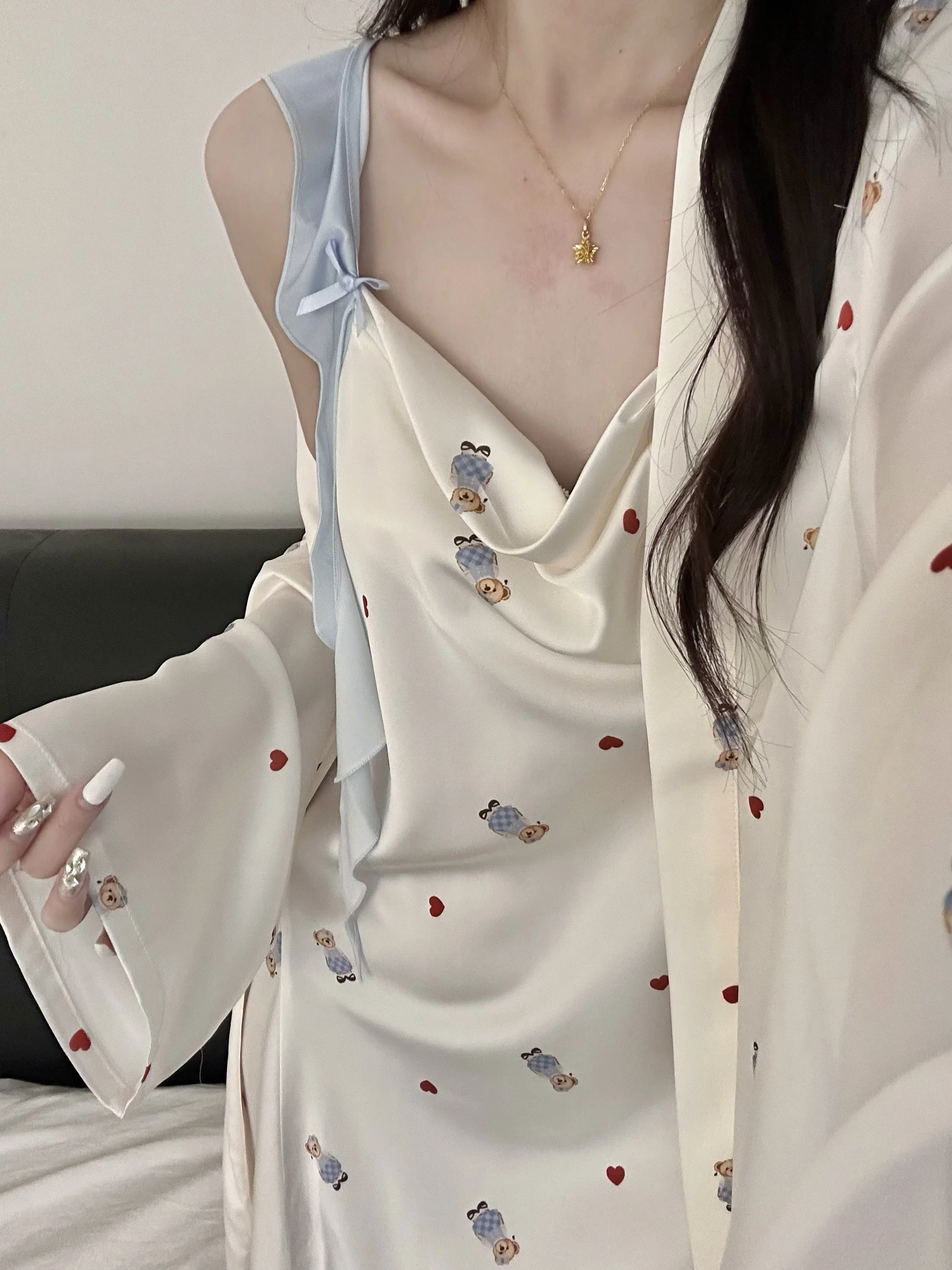 甘いスタイル長袖クマプリントシュミーズローブ女性のパジャマセット春夏ホーム服快適なミッドレングスドレス