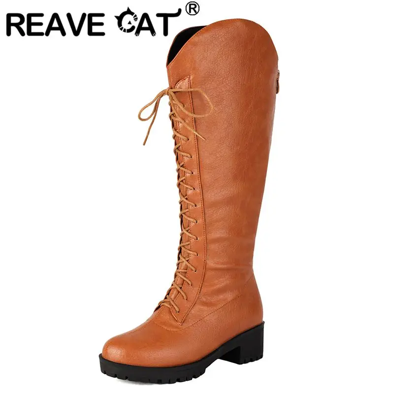 REAVE CAT 2025 خمر النساء أحذية ركوب الخيل جولة تو حذاء بكعب سميك 4.5 سنتيمتر الدانتيل يصل تمديد حجم 45 46 عادية الركبة عالية الجوارب