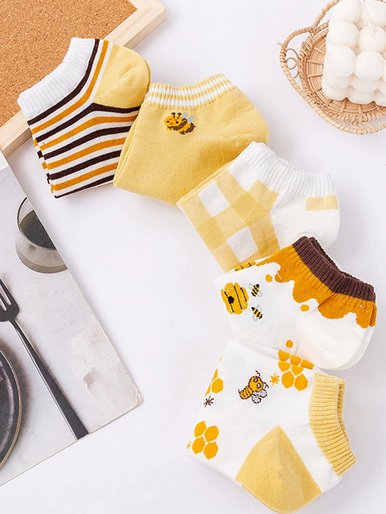 5pairs Cute and Comfy Women\'s Bee Striped Crew Socks - Breathable and Soft Ankle Socks