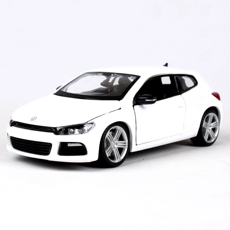 Bburago 1:24 Scirocco R Diecast Alloy Vehicle Metal Scirocco Car Model Die-cast Toy Collectible Gift Souvenir Display