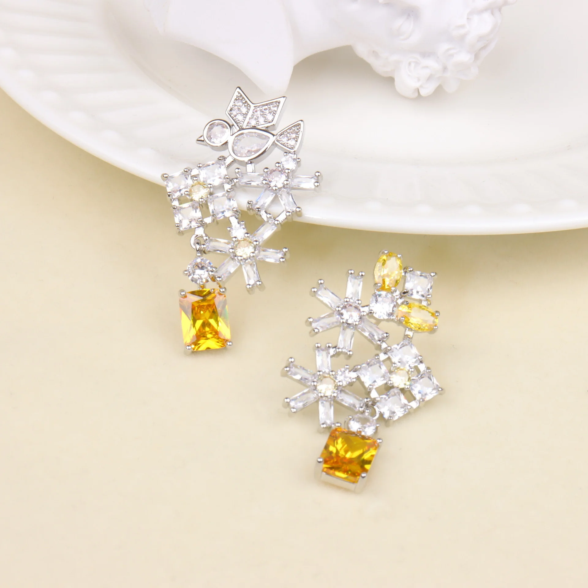 

European American Long Style Irregular Earrings Micro Inlaid Yellow Zircon Gemstone Luxury Dangle Earrings