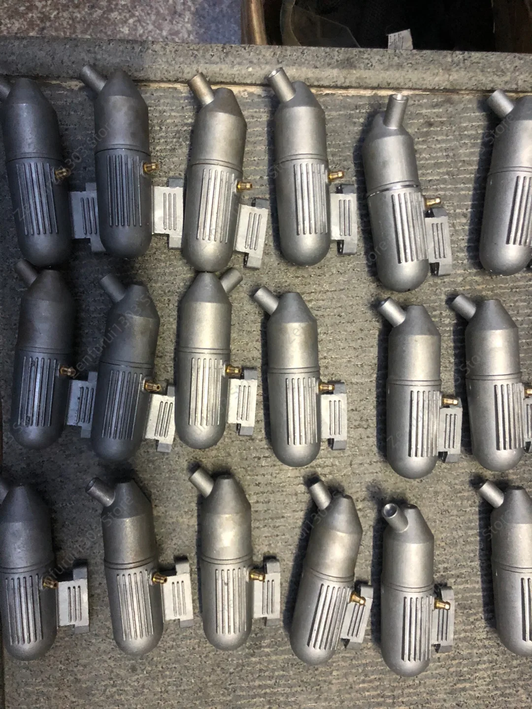 In stock, the 35mm hole spacing and 37mm hole spacing of the three-blade methanol engine exhaust pipe model aircraft have been
