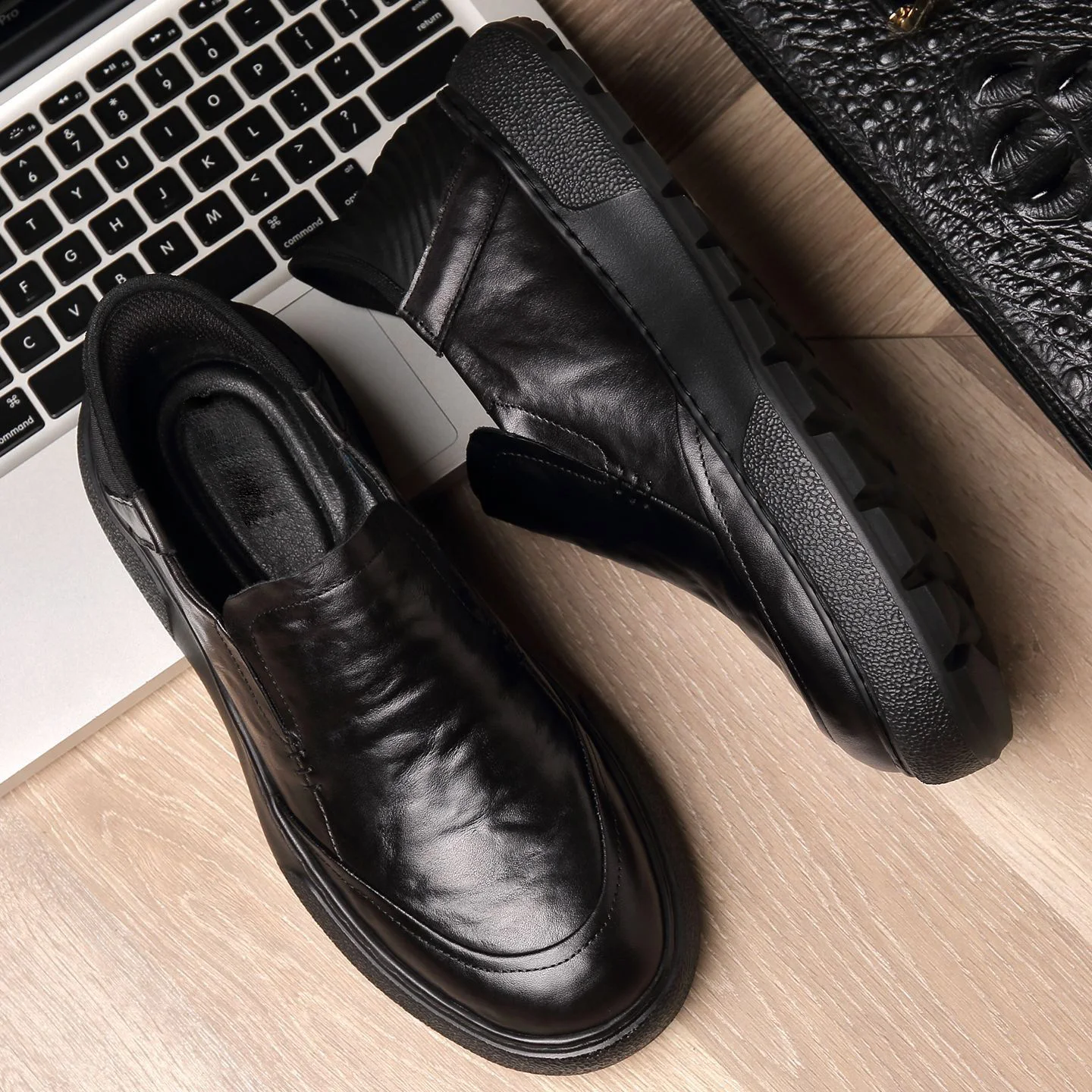 أحذية من الجلد الطبيعي للرجال كاجوال للعمل والمكتب والقيادة أحذية بدون كعب مسطحة سهلة الارتداء أحذية رياضية كسول أنيقة ذات نعل سميك