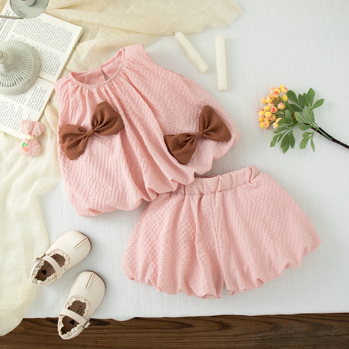 

Комплект для маленьких девочек, удобная рубашка без рукавов с милым бантом и шортами, костюм из 2 предметов, летняя модная одежда для девочек и детей