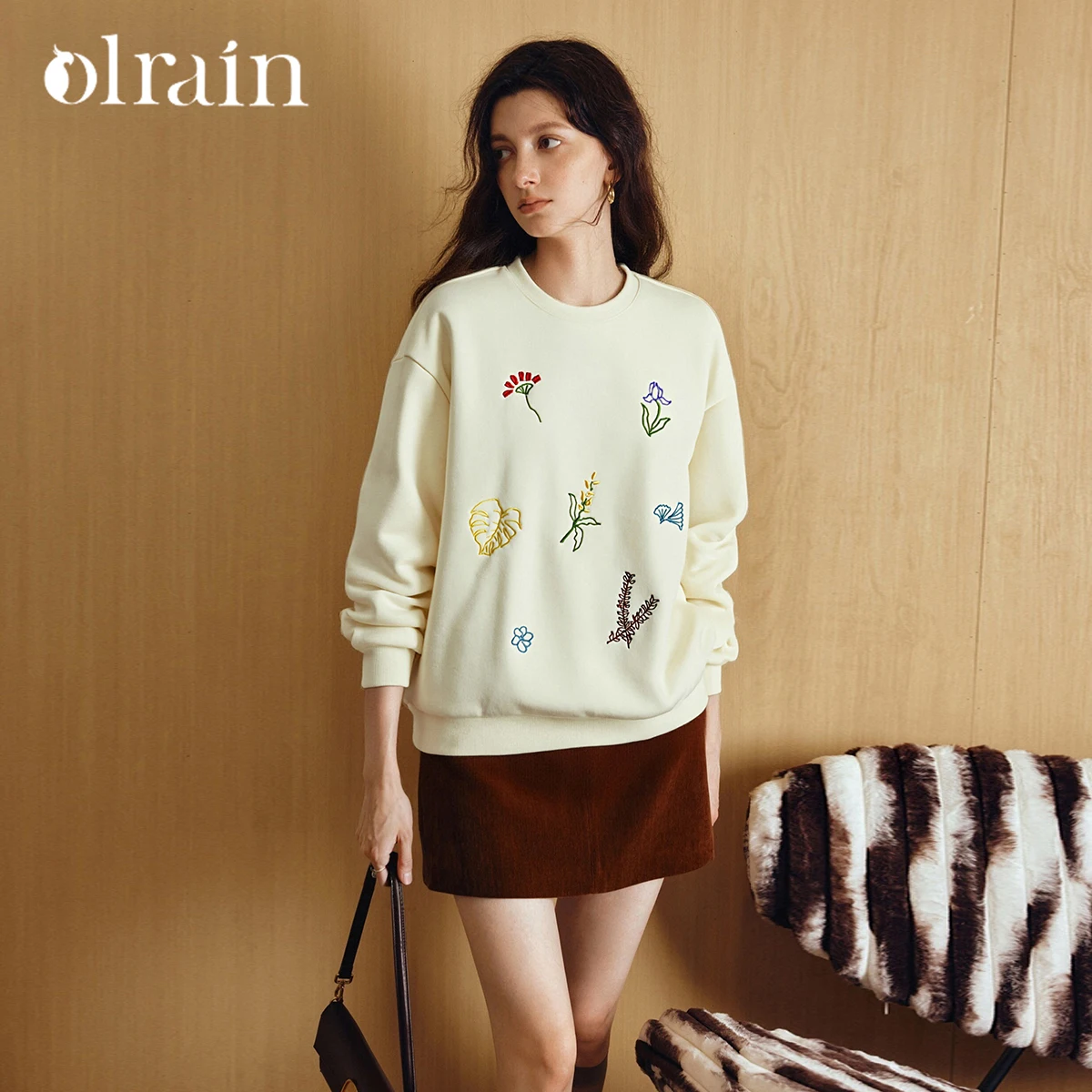 OLrain Women Casual Long-sleeved Sweatshirts Winter 2026 New Embroidered Pullover French Commute O-neck Sweater O57DR002223