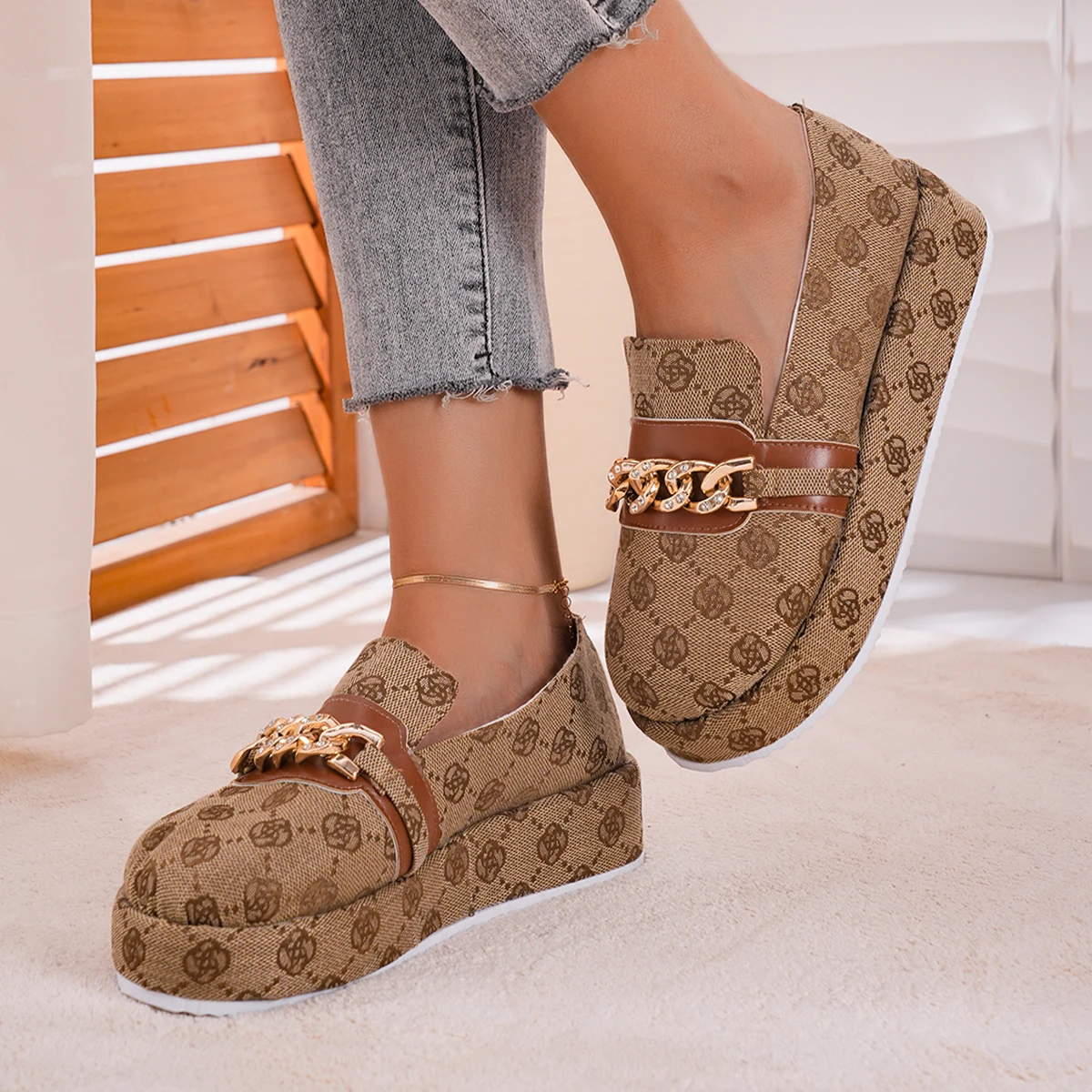 Women's Plus Size Fashion Metal Chain Decorative Low-cut Shoes 2026 Spring and Autumn New Round-headed Non-slip Canvas Shoes
