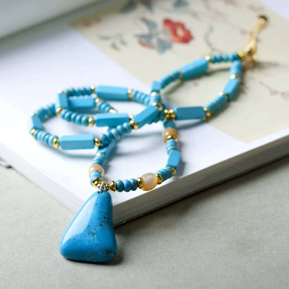 

Hand-woven Magnesite Turquoise New Chinese-Style Sweater with Fishbone Pearl Shell in Traditional Chinese Style Necklace