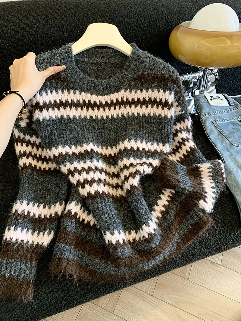 

Striped Long Sleeved Sweater Women's Autumn / Winter New Round Neck Loose and Versatile Knitted Sweater Top
