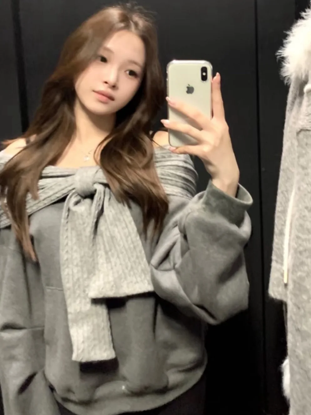 

Sweet Splice Knitted Hoodie One-oulder Knot Breathable Loose Fit Long Sve Women's Sweatirt Spring 2026