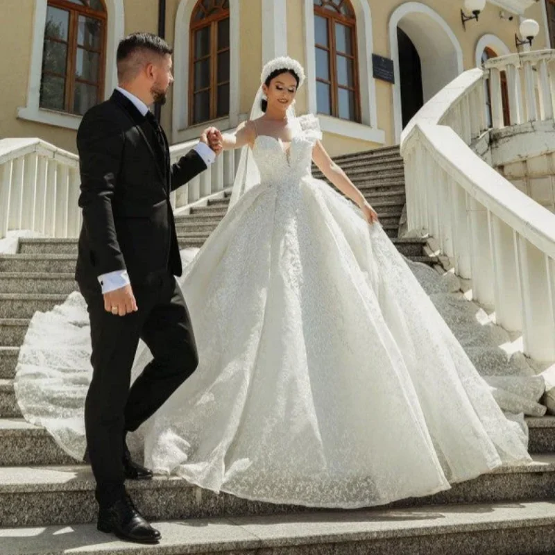 Customized 2025 Women's Large Skirt Sexy And Elegant Sweetheart Strap Satin Decorative Lace Folded Puff Skirt Wedding Dress