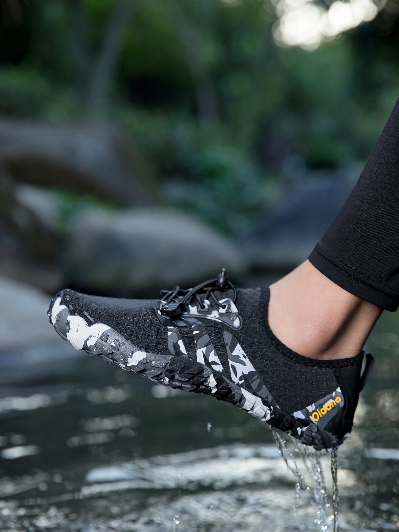 حذاء Oiaano للجنسين للرجال والنساء مضاد للانزلاق ومتين للمياه السوداء وحيد القدمين ونعل ناعم يسمح بمرور الهواء ورياضة المشي في الهواء الطلق والجري