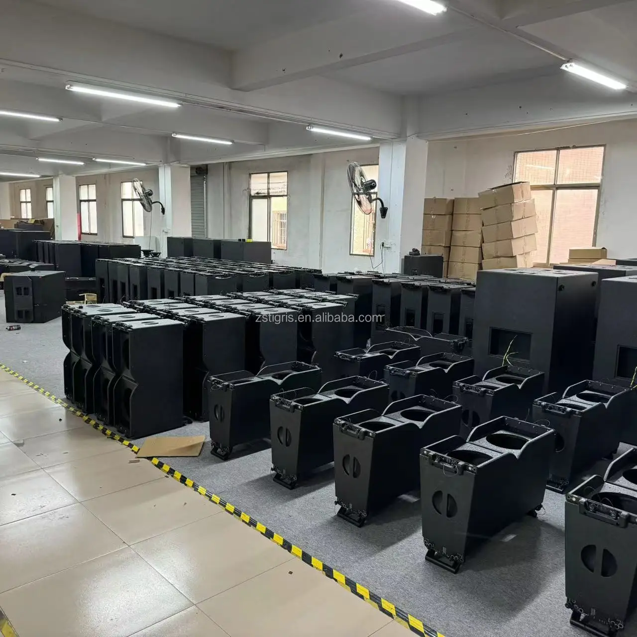 Line Array-luidspreker Dubbele 10 inch 2-weg actieve / passieve Line Array K10 Pro Sound Professionele audioapparatuur Aangedreven luidsprekers