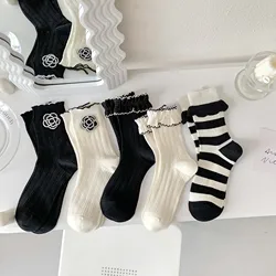 Chaussettes mi-tube en coton Dhabi fin pour femme, belle dentelle japonaise, style collège, doux, noir et blanc, printemps et automne