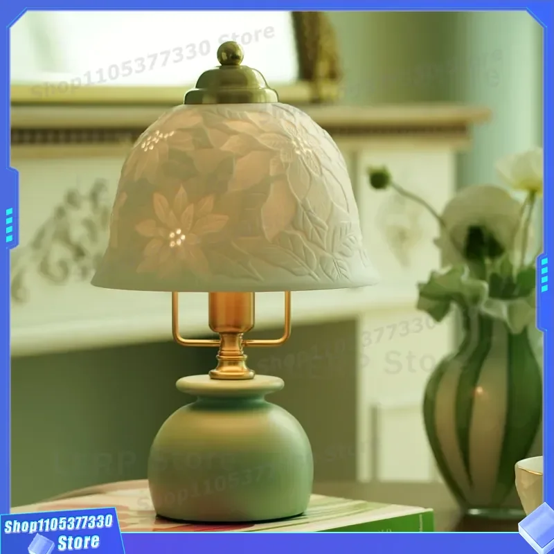 French Retro Ceramic Flower Table Lamp Solid Wood Base Medieval Style Bedside Light for Living Room Bedroom High End Hotel