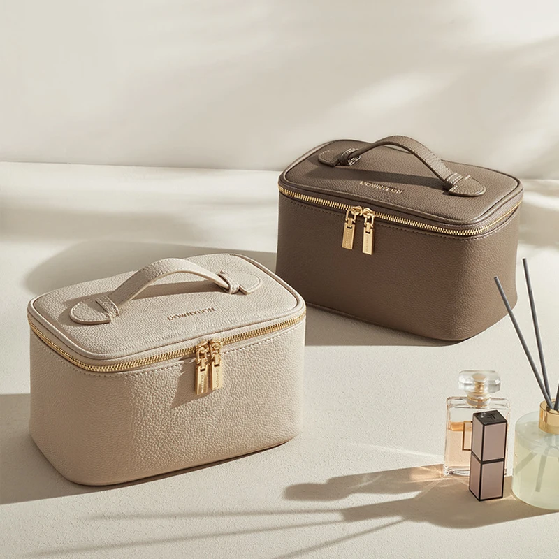 Large Capacity Travel Cosmetic Bag for Women,PU Leather Waterproof Portable with Handle and Divider,Hanging Travel Toiletry Bag