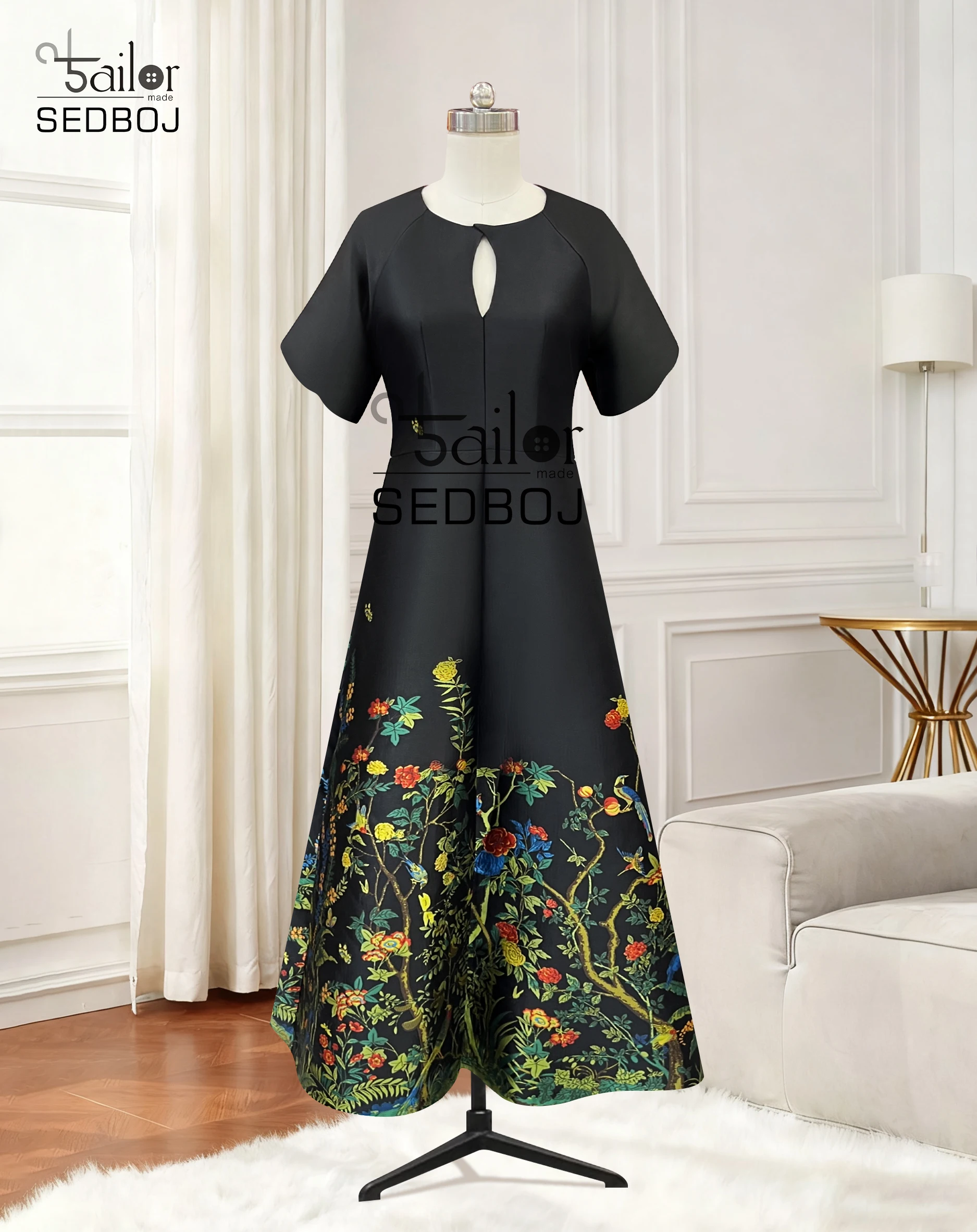 Schwarzes, florales, modisches, knielanges A-Linien-Kleid mit quadratischem Ausschnitt