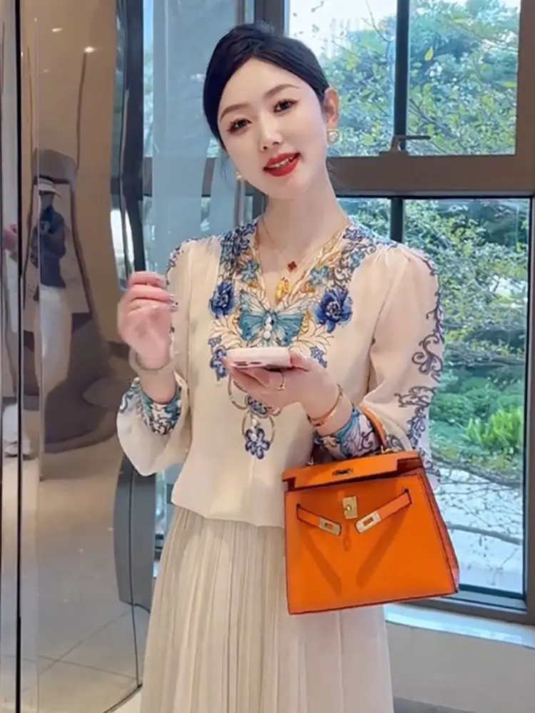 Spring 2025 Sweet French Retro Print V-neck Lantern Sleeve Shirt Top for Women