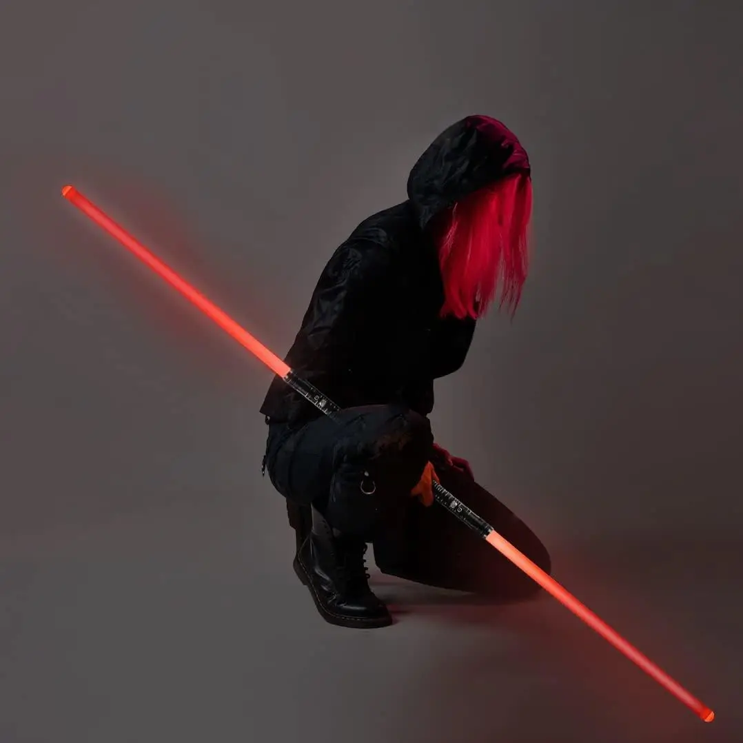 RGB Lightsaber 14 ألوان تغيير مقبض معدني ألعاب السيف الليزر مع الجاذبية الاستشعار المؤثرات الصوتية لعبة السيف الليزر تأثيري