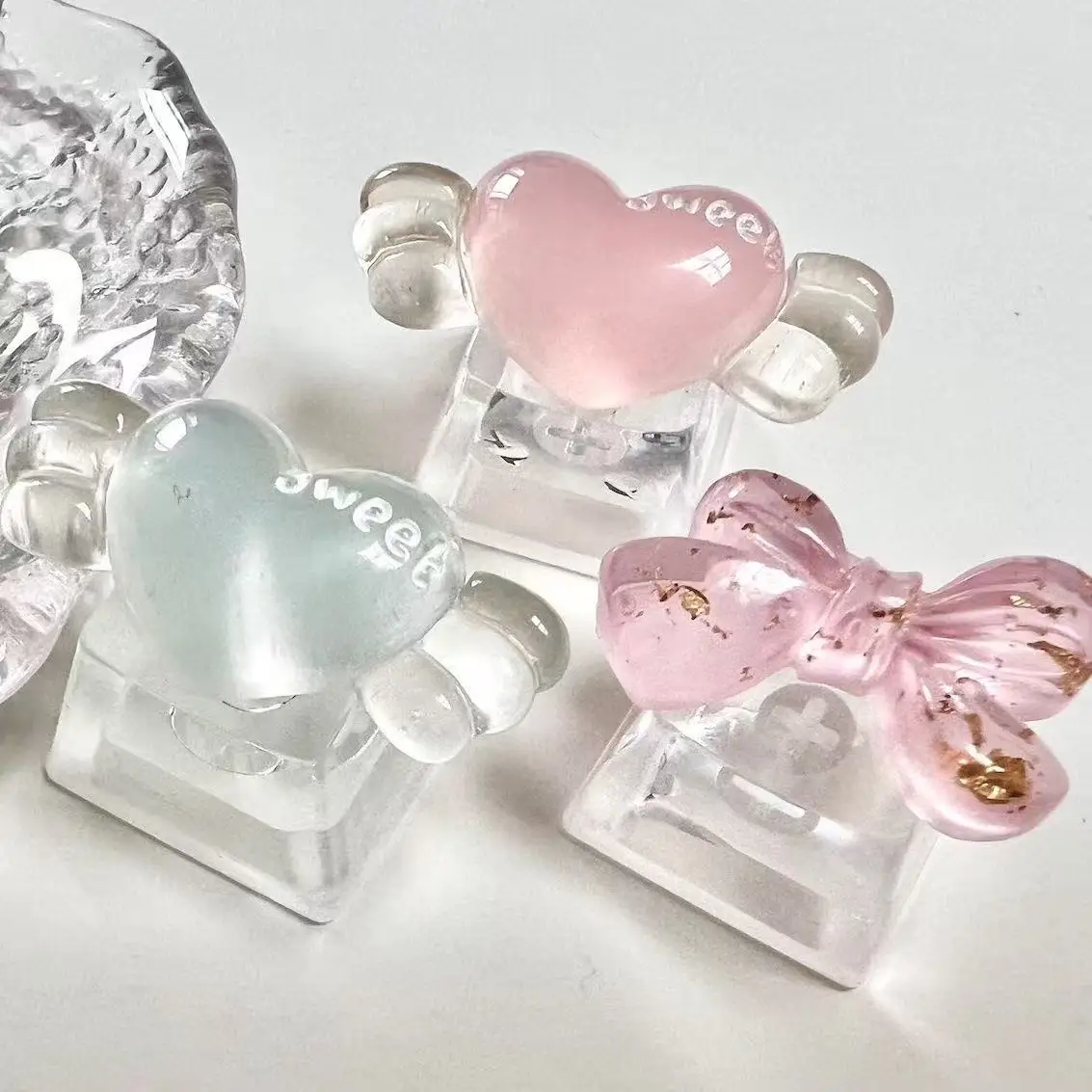 Ins Original Crystal Heart Wing Keycap, Personalized Light-transmitting Cross Switch Mechanical Keyboard Esc Resin OEM Height R4