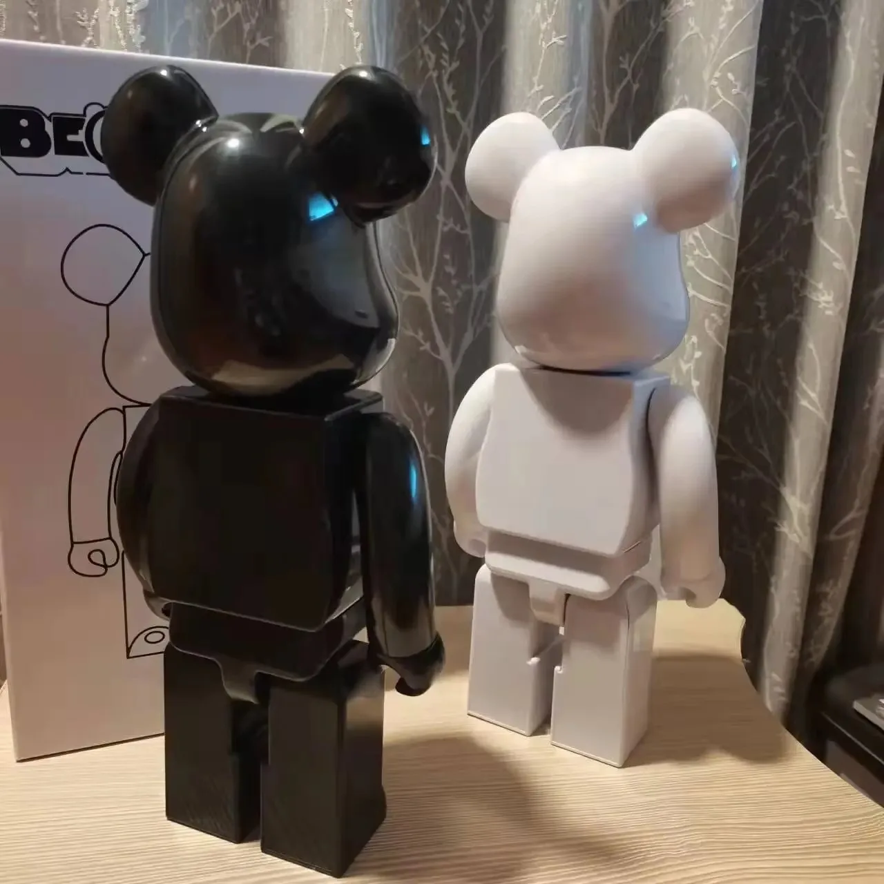 جودة عالية أسود أبيض Bearbrick لتقوم بها بنفسك الجمعية 28 سنتيمتر غالاكسي اللوحة الدب ثلاثية الأبعاد نموذج ألعاب شخصيات الطوب الصغيرة